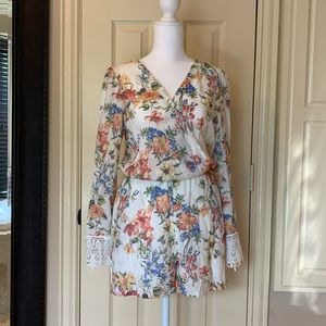 Mimi Chica Floral Surplice Romper Lace Sleeve Sz S